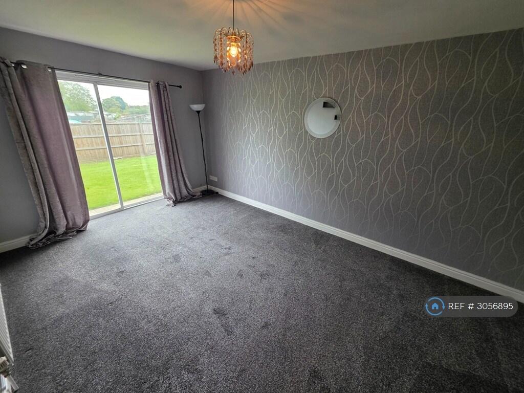 Apartment in Wakefield, West Yorkshire - View 2