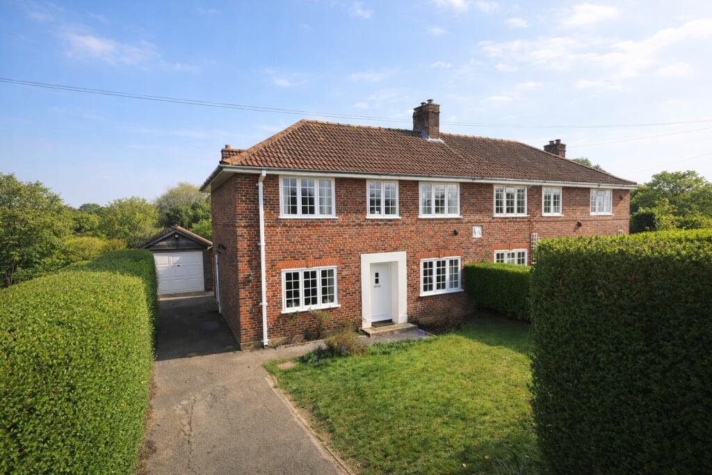 3-bed semi-detached on Bassett Green, Southampton, £425,000