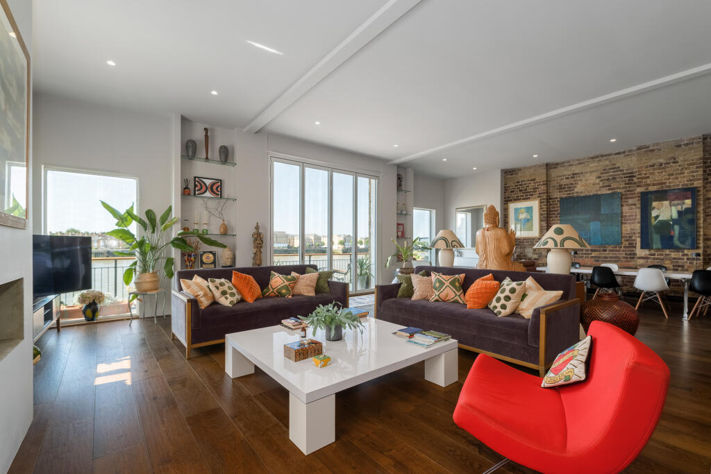 Main image of property: Narrow Street, London, E14