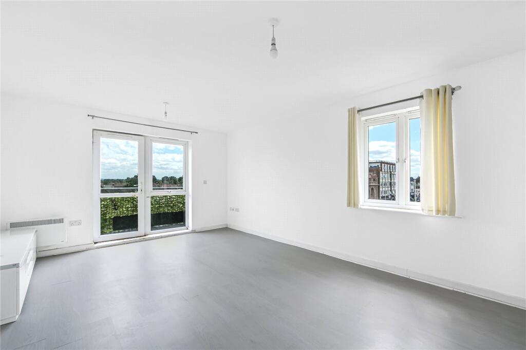 Main image of property: High Road, Ilford, London, IG1