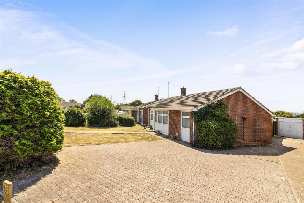 House in Wealden, Polegate - More