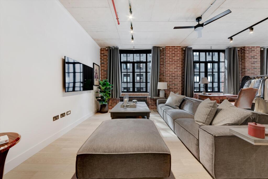 Main image of property: Canary Wharf, London E14