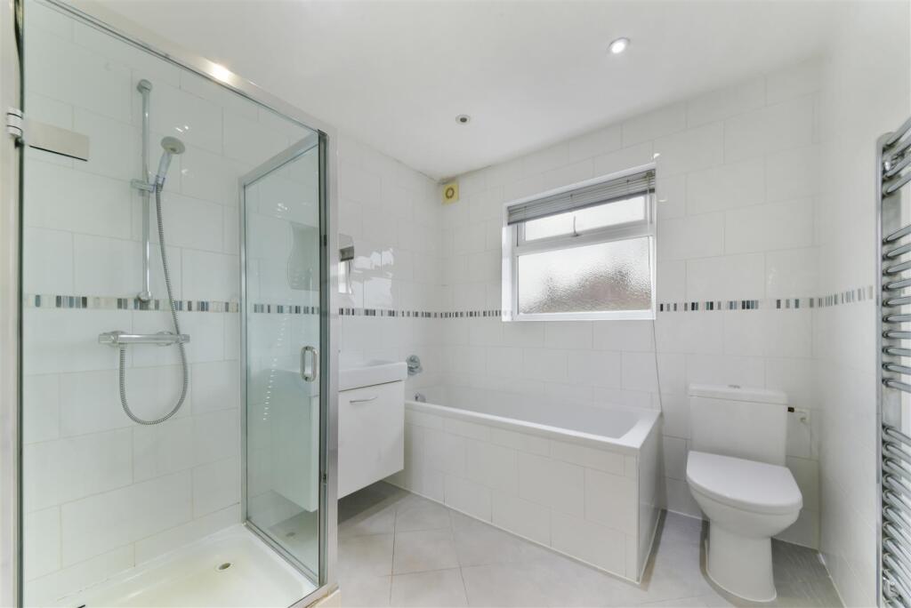 House in London, West Barnes - More