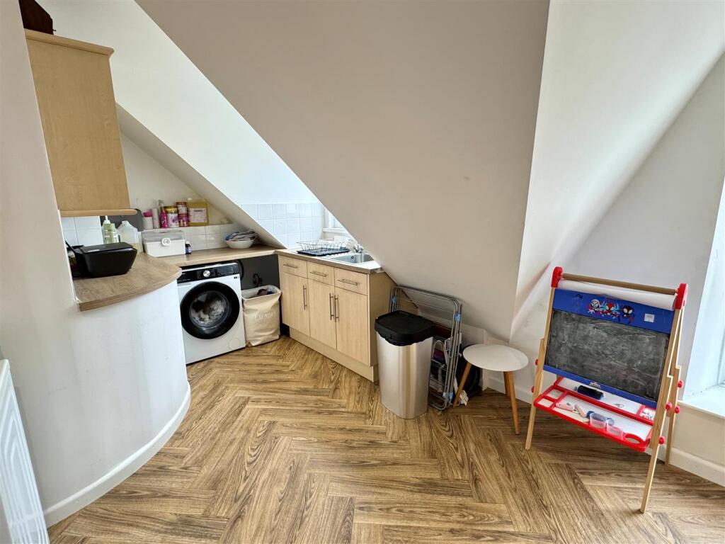 Apartment in Truro - View 4