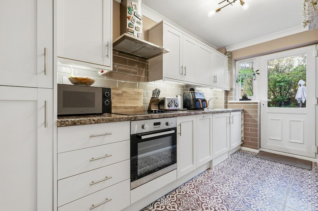 Apartment in Thurrock, Essex - View 3