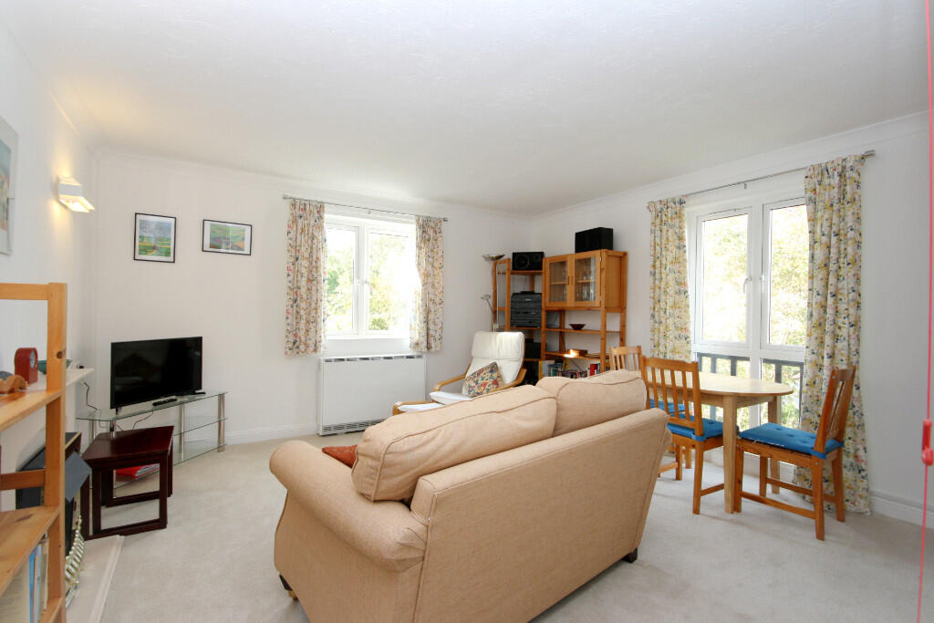 Danestream Court, Milford on Sea photo 2