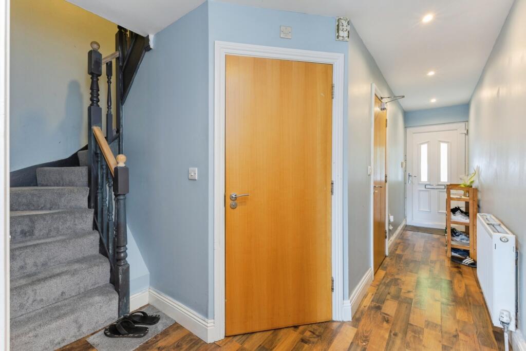 House in Torquay, Torbay - More