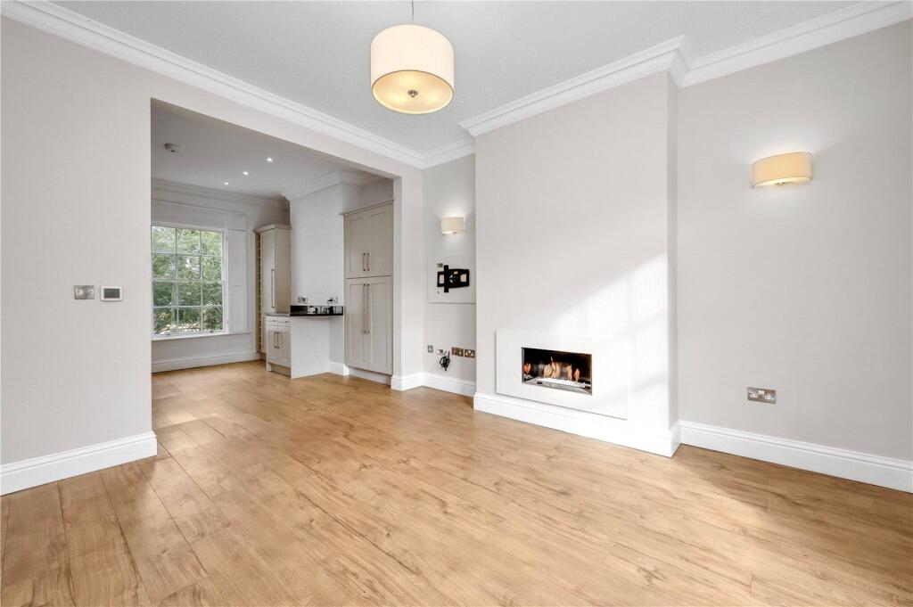 Portsmouth Road, Esher, Surrey, KT10 photo 3