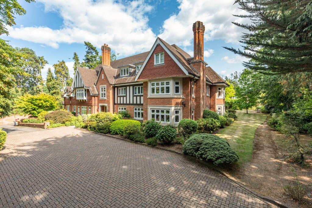 Main image of property: Woodhayes, Woodlands Road, West Byfleet, Surrey, KT14