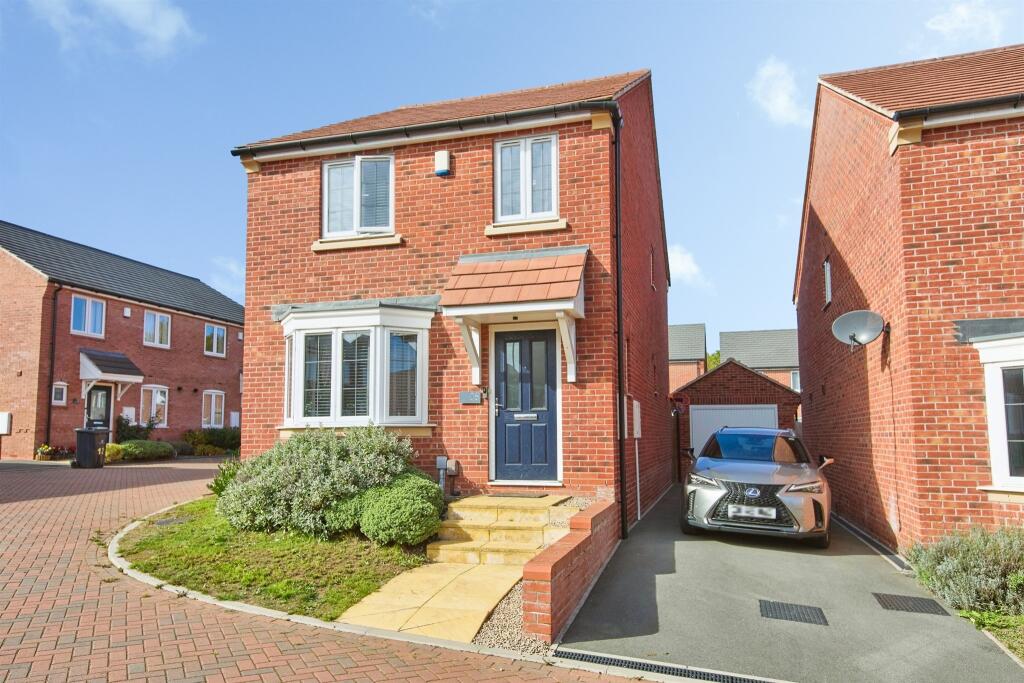 3-bed detached on Pipistrelle Place, Littleover, Derby, £335,000