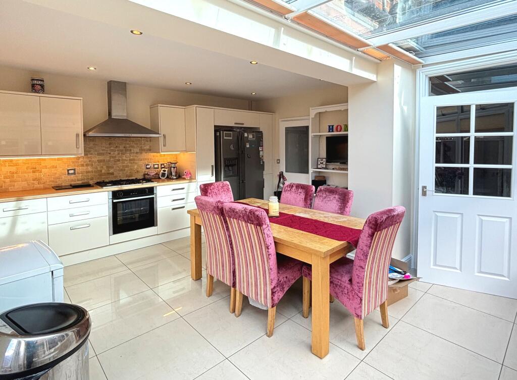 House in Gloucester, Gloucestershire - More