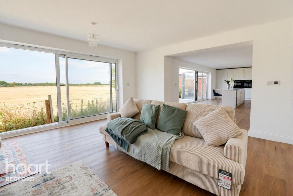 House in Thurleigh, Bedford - More