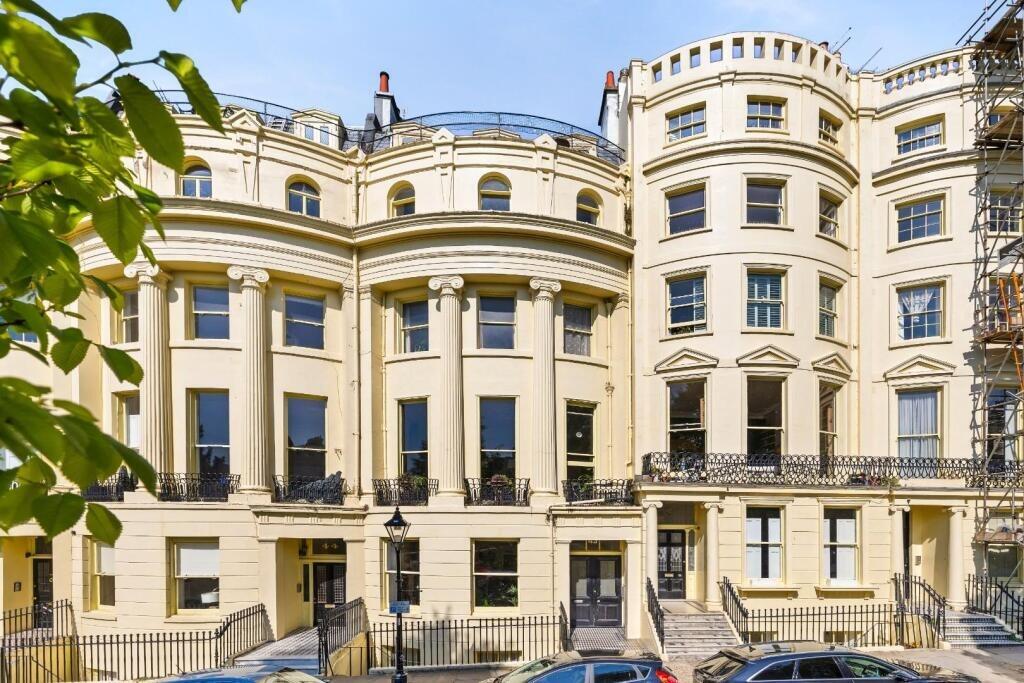 Brunswick Square, Hove photo 2