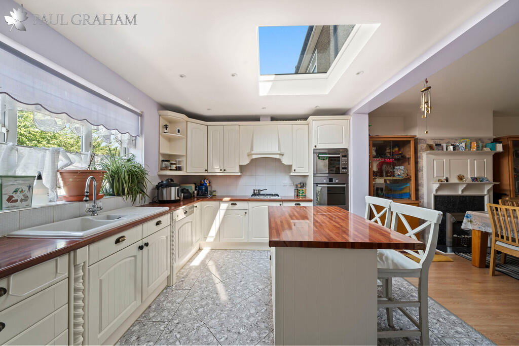 House in Sutton - View 5