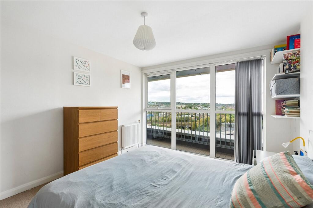 Apartment in London - More