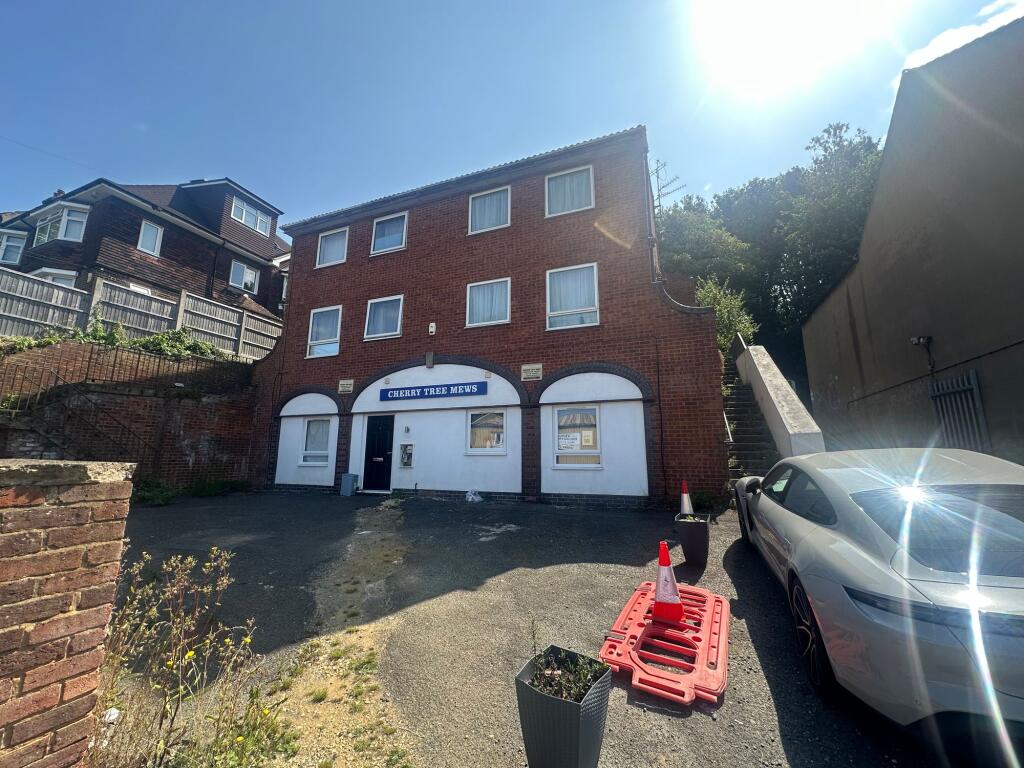Main image of property: 230 Hitchin Road, Luton, LU2