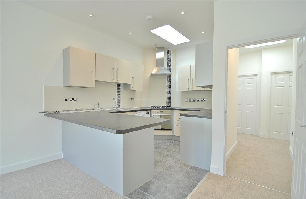 Apartment in Stroud - View 3