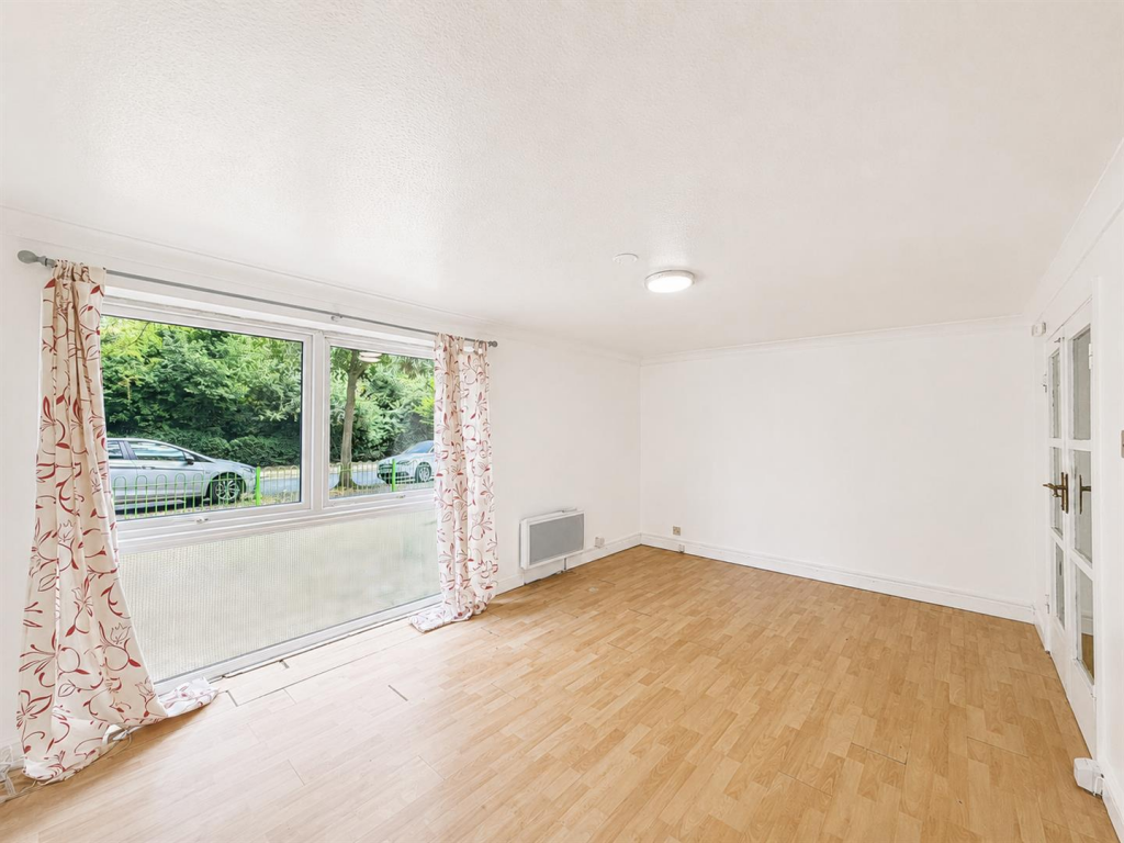 Apartment in Southall - View 2