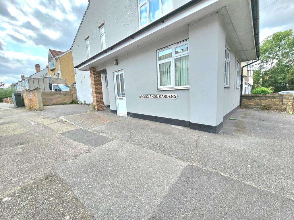 Main image of property: Slewins Lane, Hornchurch, RM11
