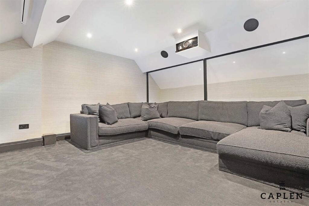 House in Chelmsford - View 4