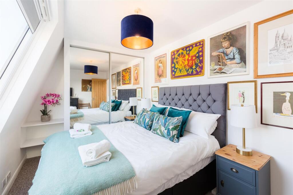 Apartment in Cheltenham, Sandford, Montpellier - More