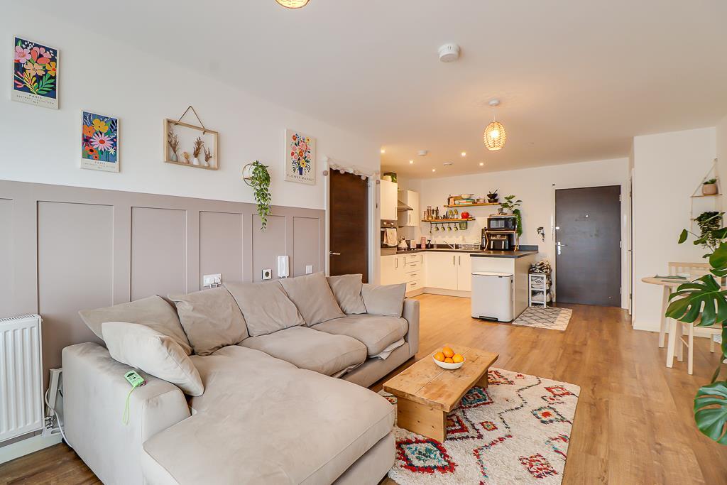 Apartment in Southend-on-Sea - More