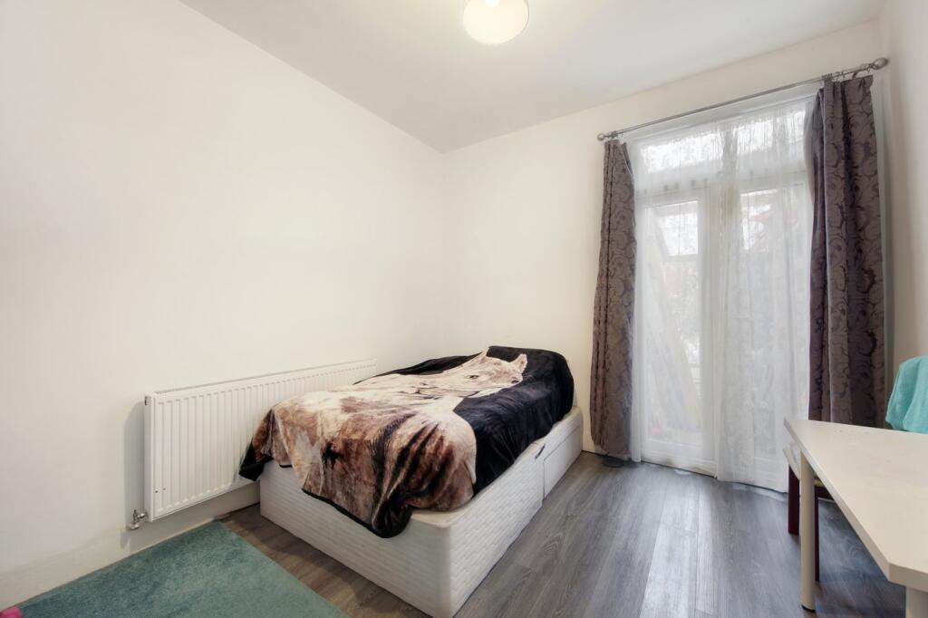 House in London, Thornton Heath - More