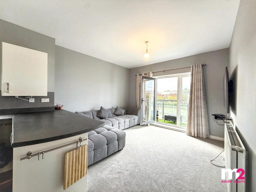 Apartment in Newport - More