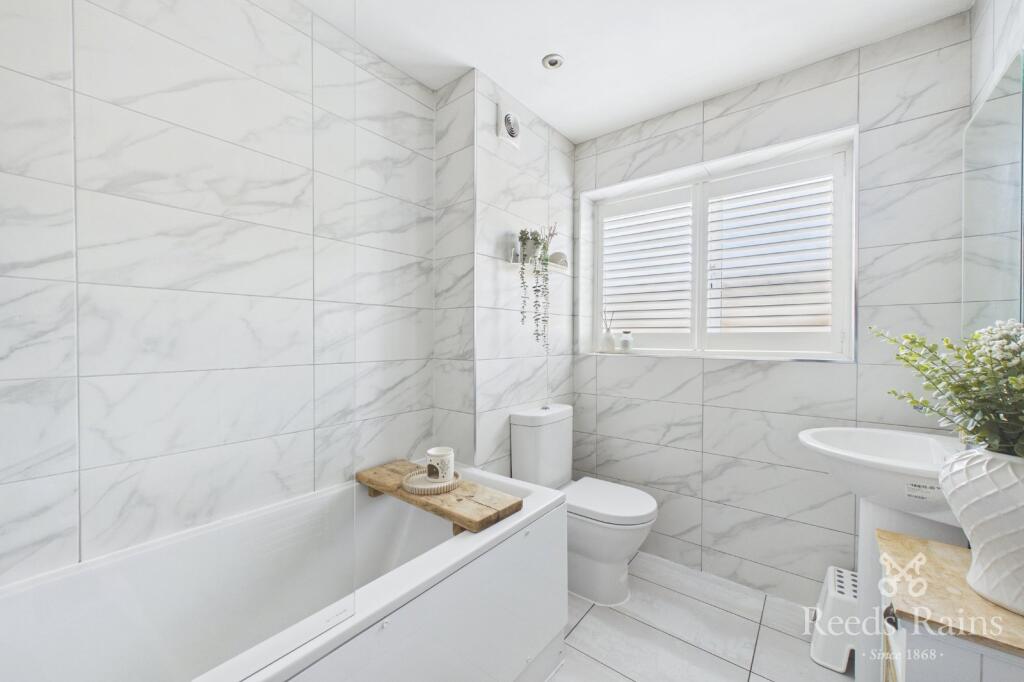 House in Stockport, Woodbank Estate, Portwood - View 4