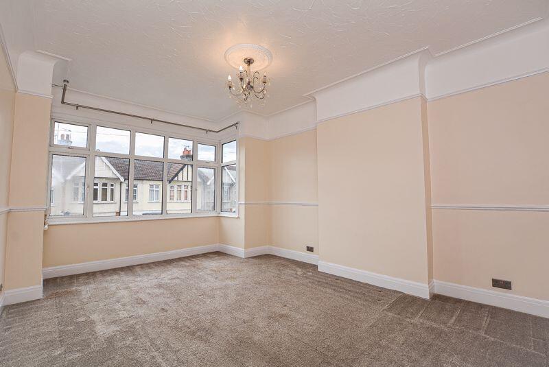 Apartment in Southend-on-Sea - View 3
