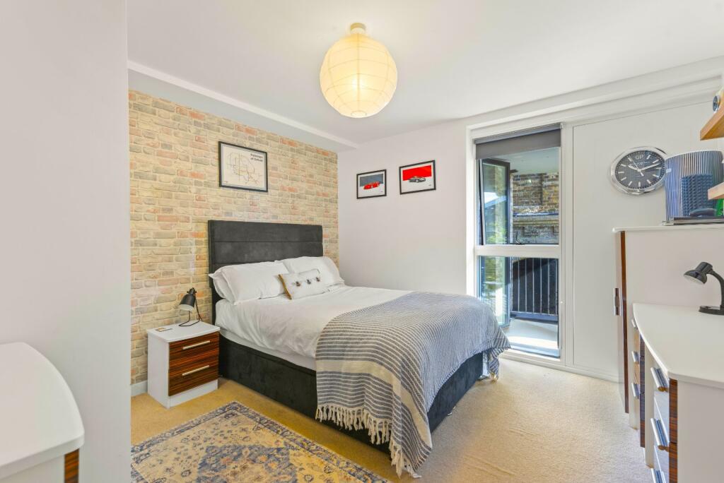 Apartment in London - More