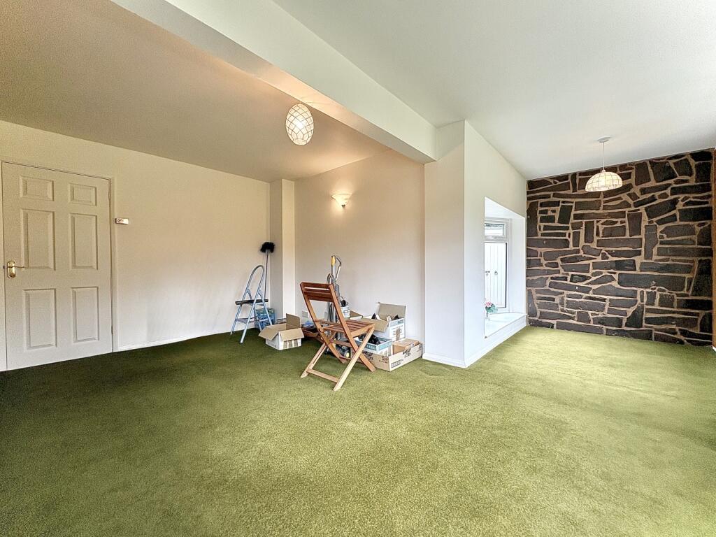 Longmeadow Drive, SEDGLEY, DY3 3QH photo 5