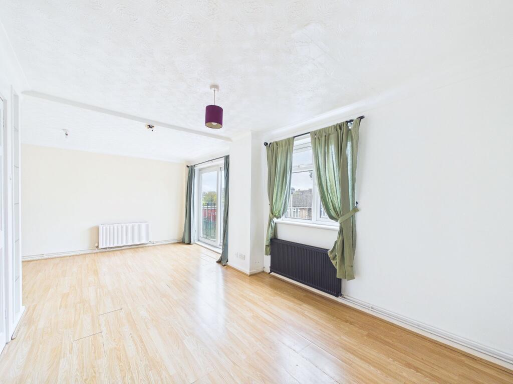 Montagu Square, Eynesbury, St. Neots photo 4