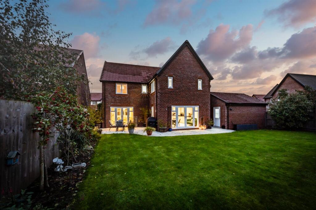 9 Mereheath Close, Davenham, CW9 8SP photo 2