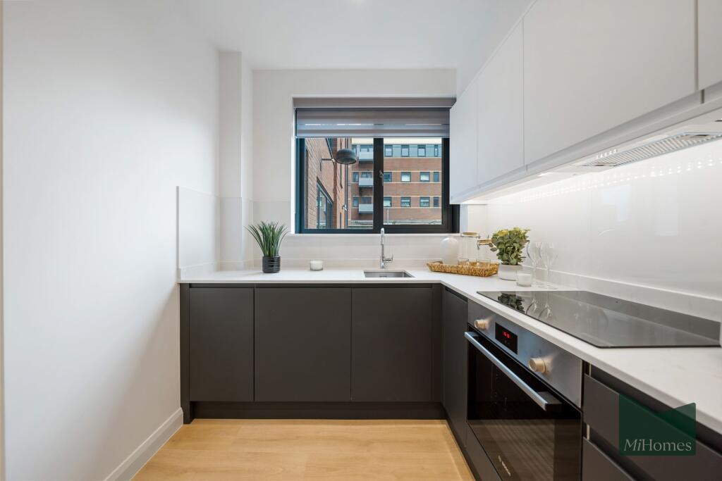 Apartment in Slough - View 5