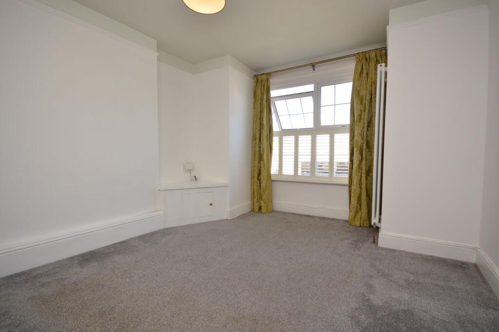 2 BEDS + LOFT ROOM - Seymour Avenue, Newquay photo 2