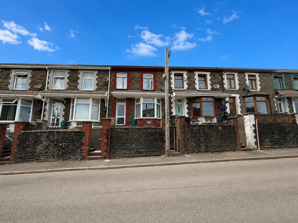3-bed terraced on Morris Street, Cwmaman, Aberdare, £119,995