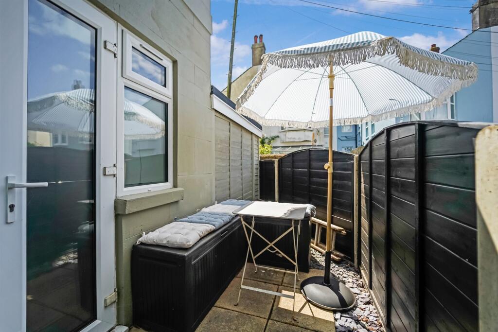 Garendon House, Navarino Road, Worthing, BN11 photo 4