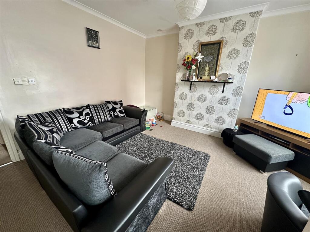 House in Kirklees, Hill Top Estate, Healey - View 5
