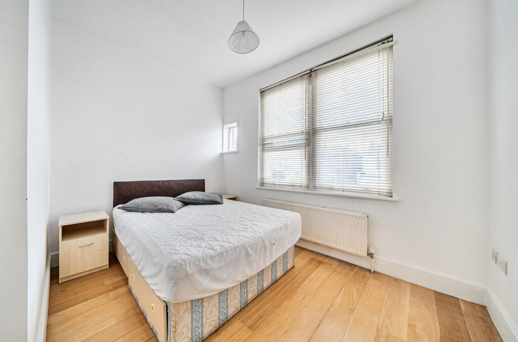 Davisville Road, London - View 5