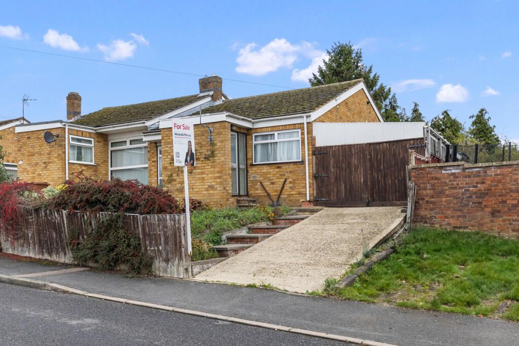 3-bed bungalow on Scott Road, Wellingborough, NN8, £240,000