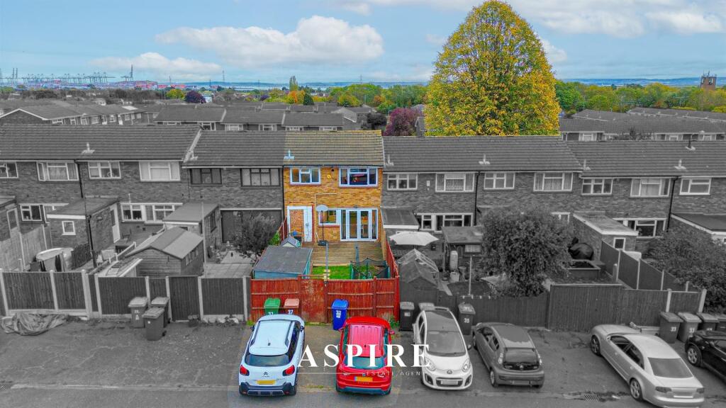 **Rear Parking** Thors Oak, Stanford-Le-Hope photo 2