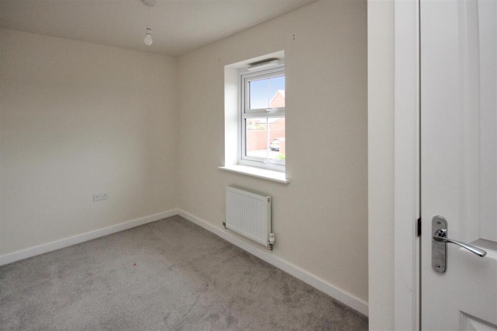 House in Northampton, Wellingborough - More