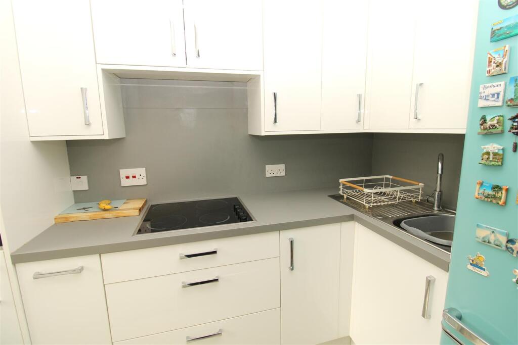 Apartment in Sevenoaks, White Oak, Swanley - View 2