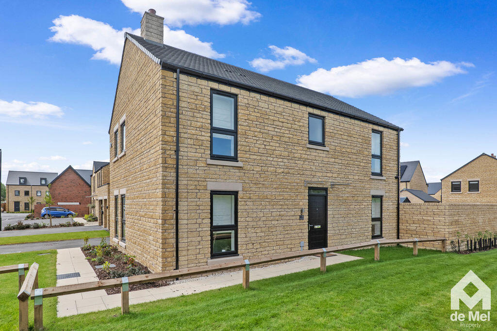 4-bed detached on Wallace Square, Bishops Cleeve, Cheltenham, GL52, £590,000