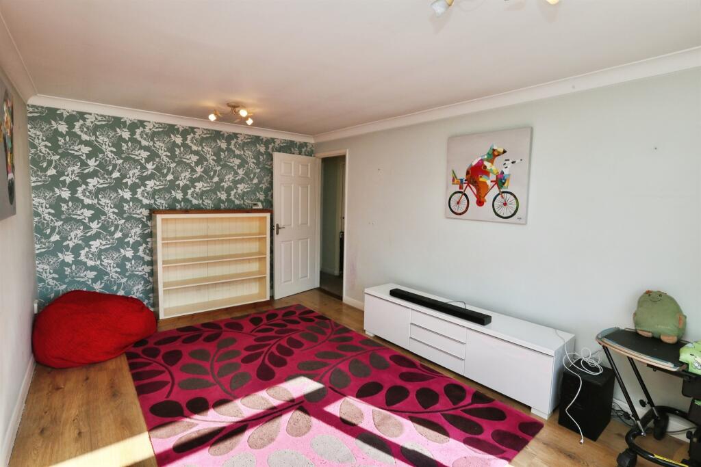 Apartment in Southampton, Cranbourne Park, Hedge End - View 4