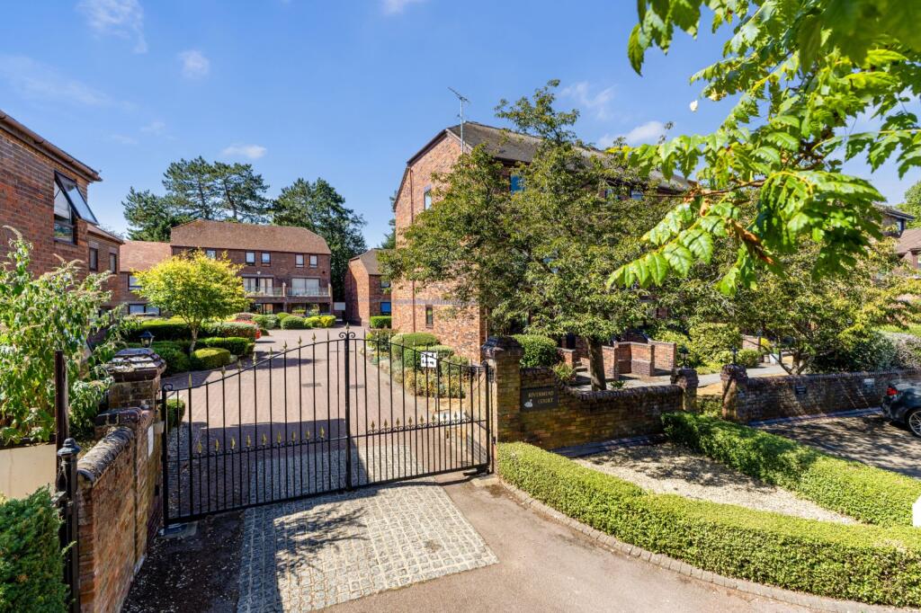 House in Bisham, Windsor and Maidenhead - More