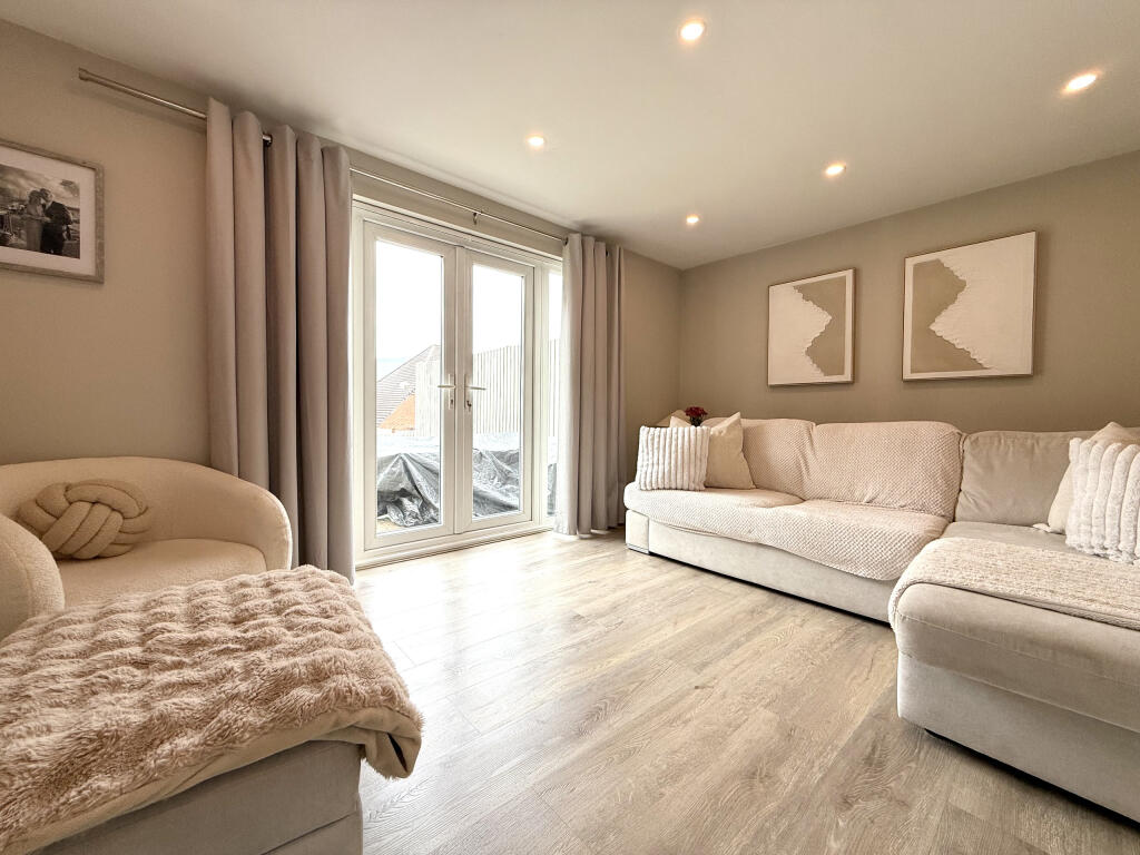 House in Rhondda Cynon Taf, Cwmbach - View 2