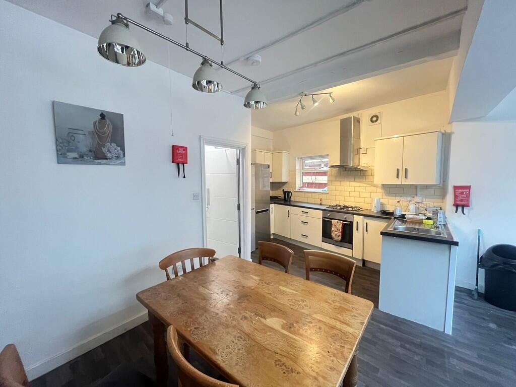 1 bedroom house share for rent