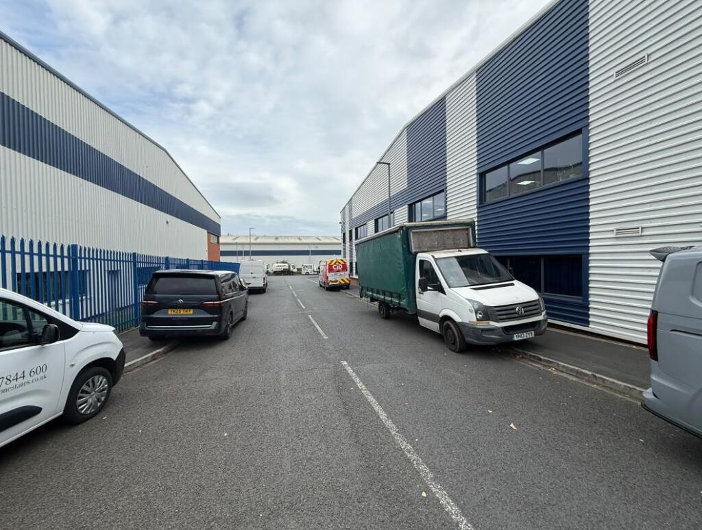1.37 Acres of Land & Roadways off Bradford Road, Clekcheaton, Kirklees, Bradford, BD19 3QF - View 5